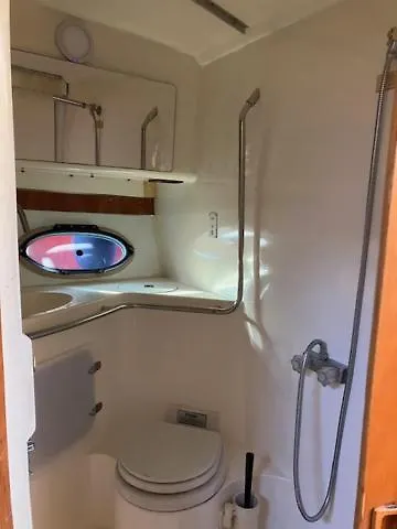 船上ホテル Barca Americana Old Style Refittata *