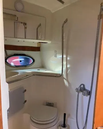 Ботель Barca Americana Old Style Refittata *